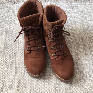 Universal Thread Boots